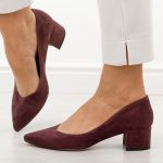 Śliwkowe zamsz skórzane Polskie czółenka damskie na obcasie Prestige 2235/obl kolor Fioletowy.