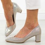 Srebrne multi s95 Polskie czółenka damskie na słupku Prestige 2219 kolor Srebrny.