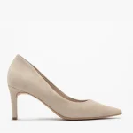 Welurowe czółenka na szpilce kolor Beżowy.