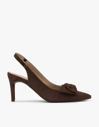 Welurowe czółenka typu slingback z kokardą kolor Brązowy.